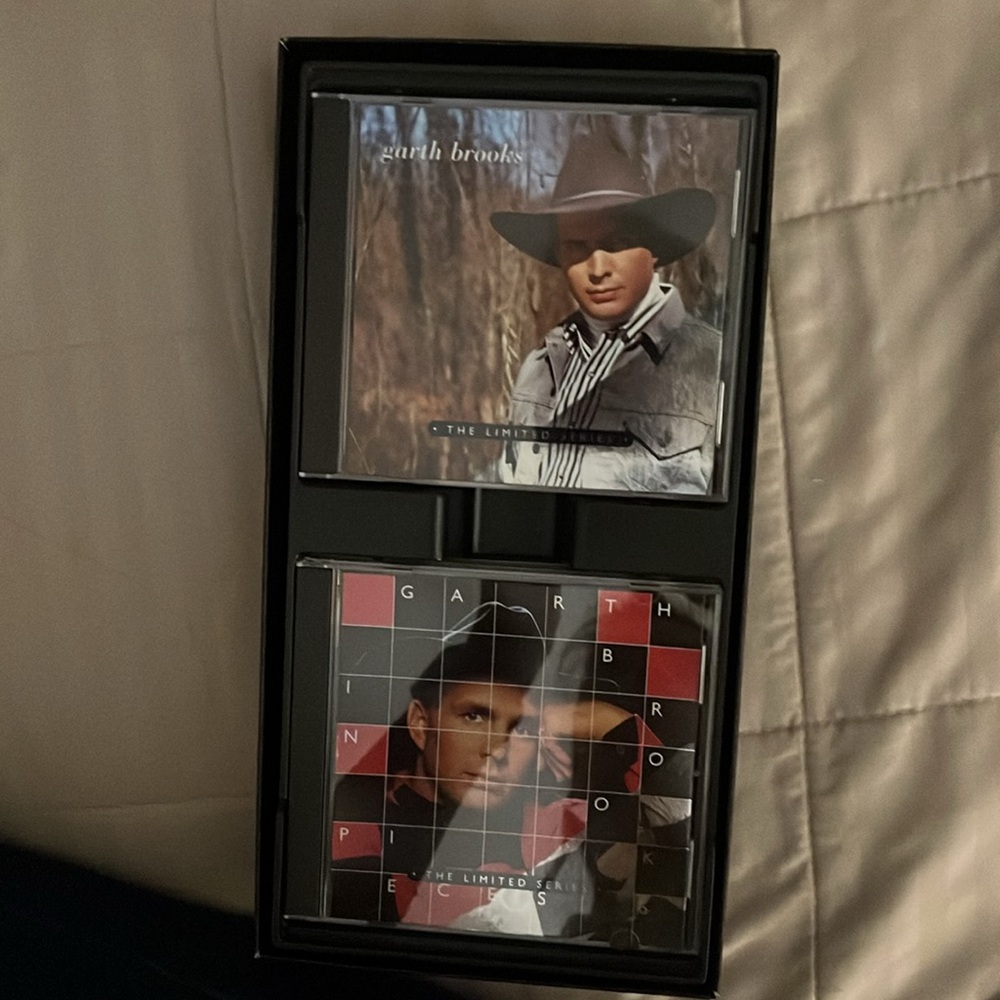 Garth Brooks. The Limited Series - Picture 3 of 3